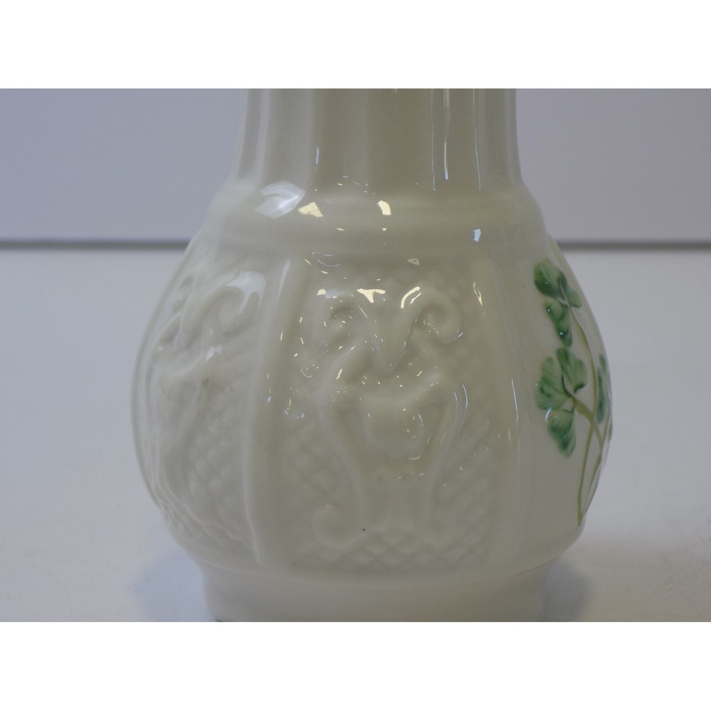 BELLEEK IRELAND Vintage 5" porcelain figurine SHAMROCK FLOWER BUD VASE Nadine - Picture 14 of 16